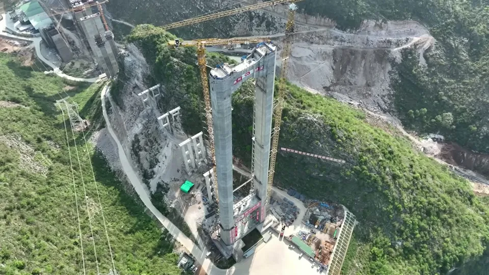 Hasbullah Syarah: the world's tallest bridge